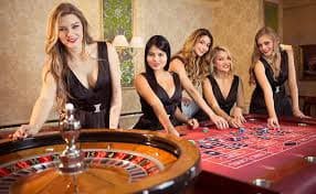 Antarmuka aplikasi nirwana888 menampilkan meja blackjack dan opsi sportsbook